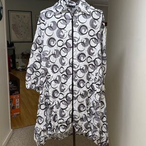 Women’s Lightweight Black & White Circle-Print Zip Front Coat NWT